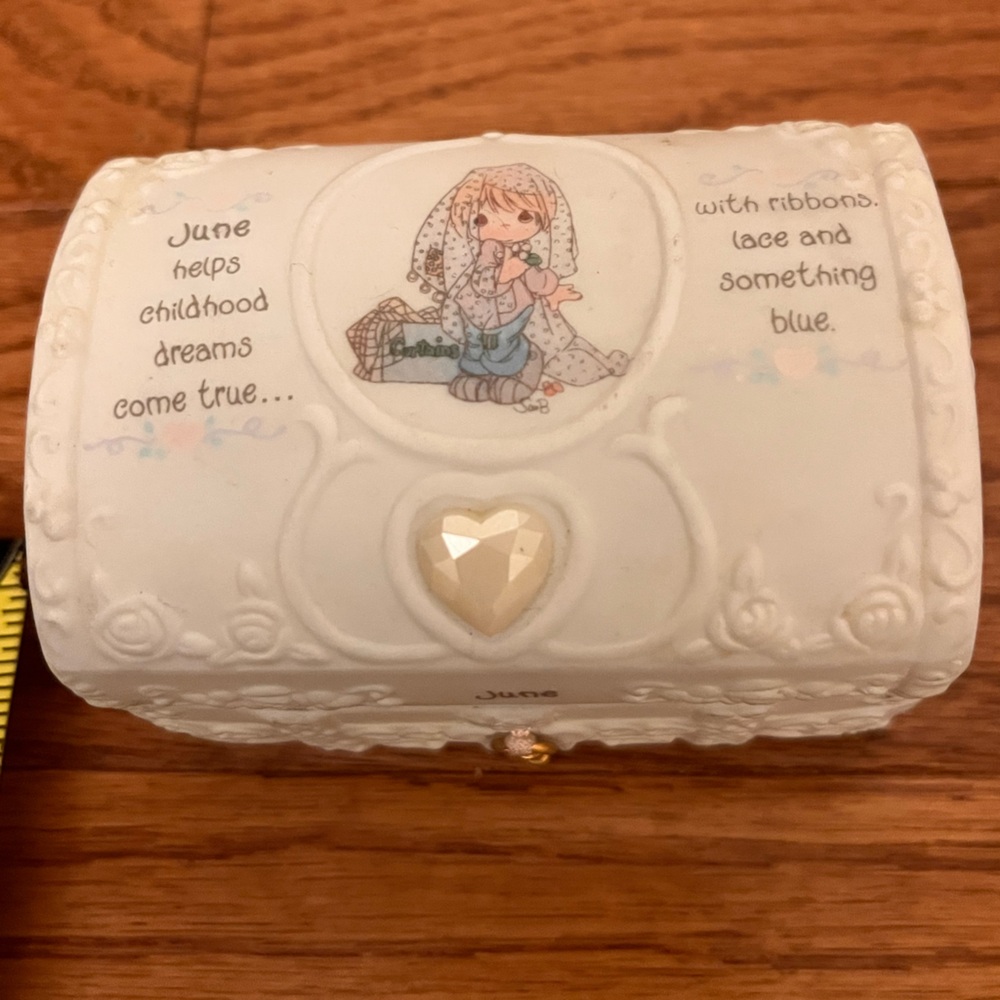 Precious Moments Ceramic Treasure Chest Dish - Birth Month of June w/Pearl Quote
